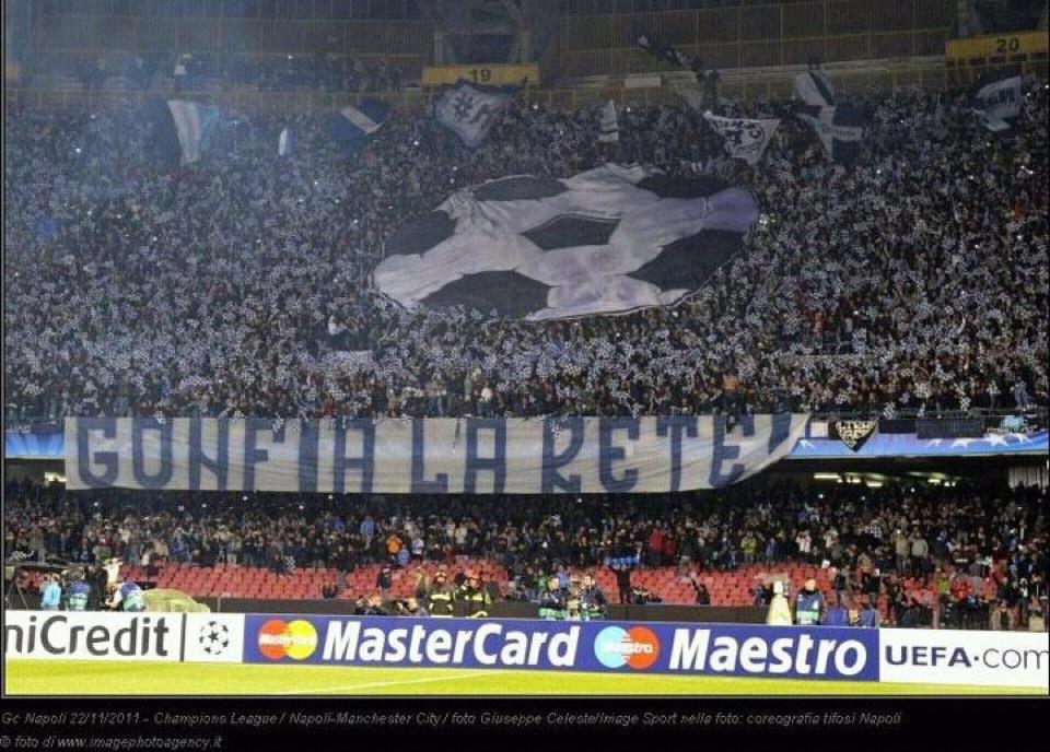 curva a napoli manchester city