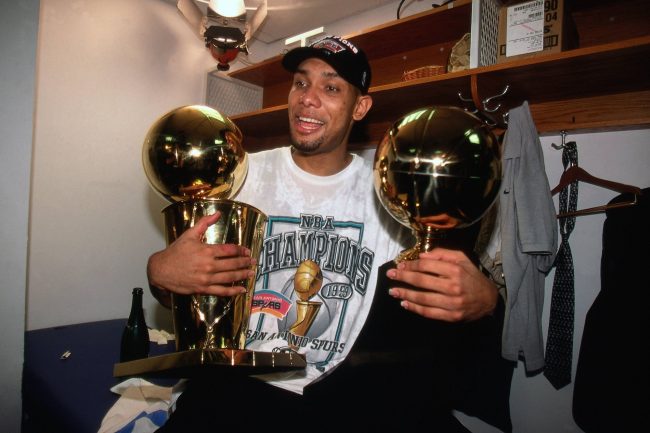 Duncan con il primo titolo NBA e l'MVP delle Finals.