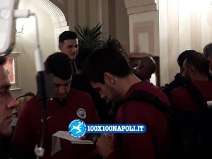 Lo staff tecnico del City in arrivo a Napoli all'Hotel Vesuvio. (FOTO di Alberto Caccia)