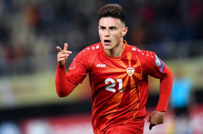 Elmas con la maglia della Macedonia 