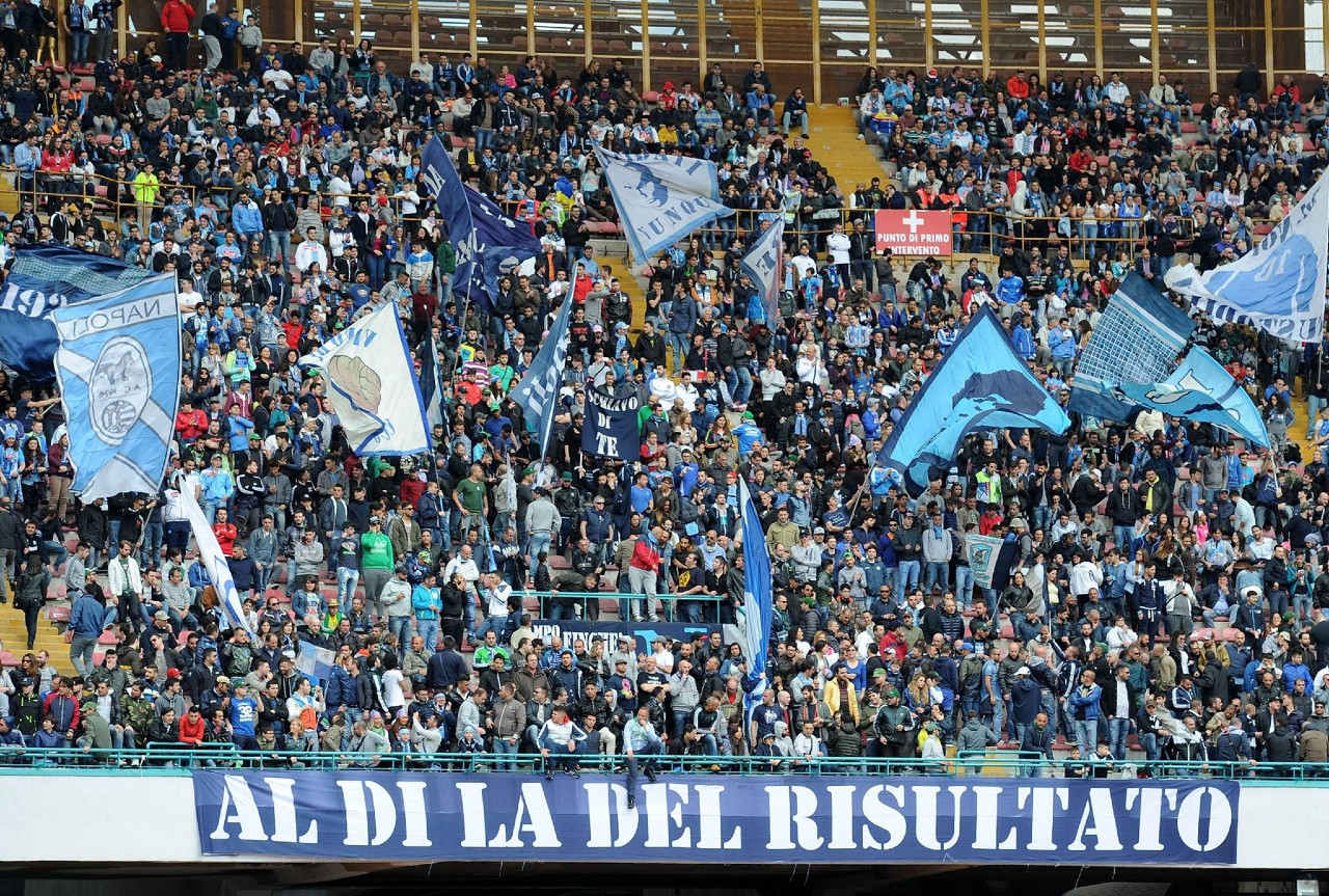 Tifosi del Napoli per cui partirà la vendita dei biglietti per il settore ospiti