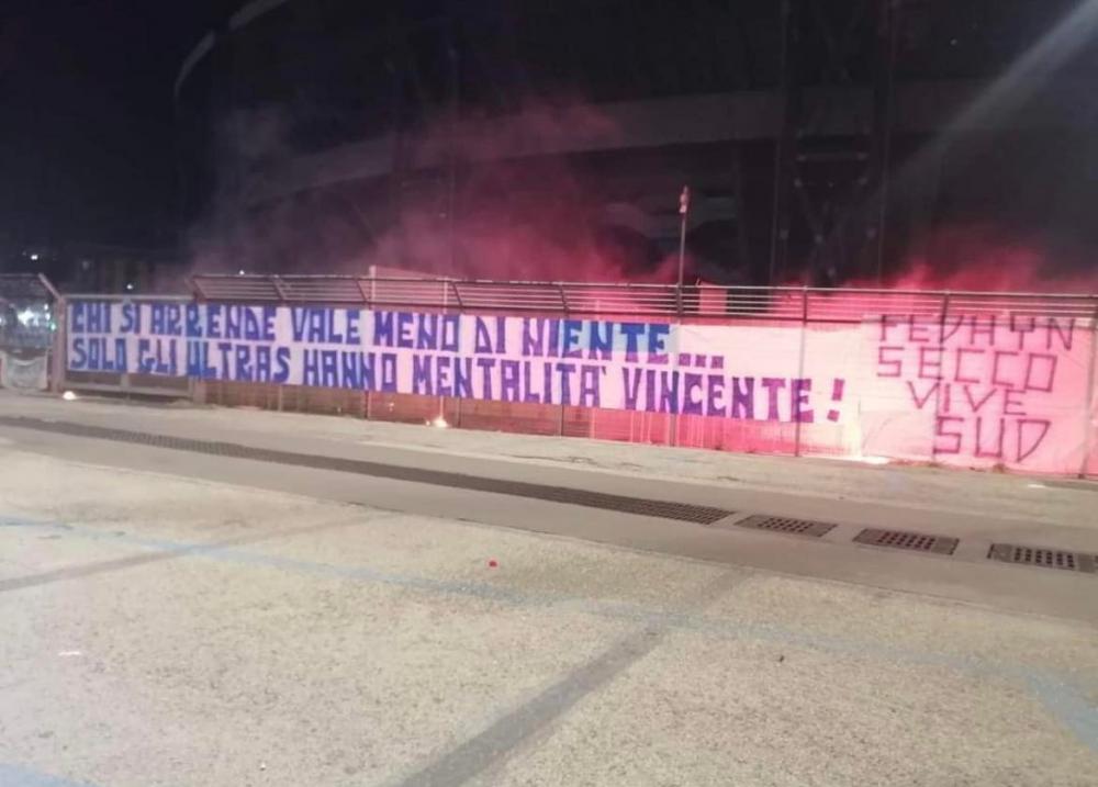 striscione ultras napoli