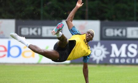 Osimhen durante un allenamento con il Napoli