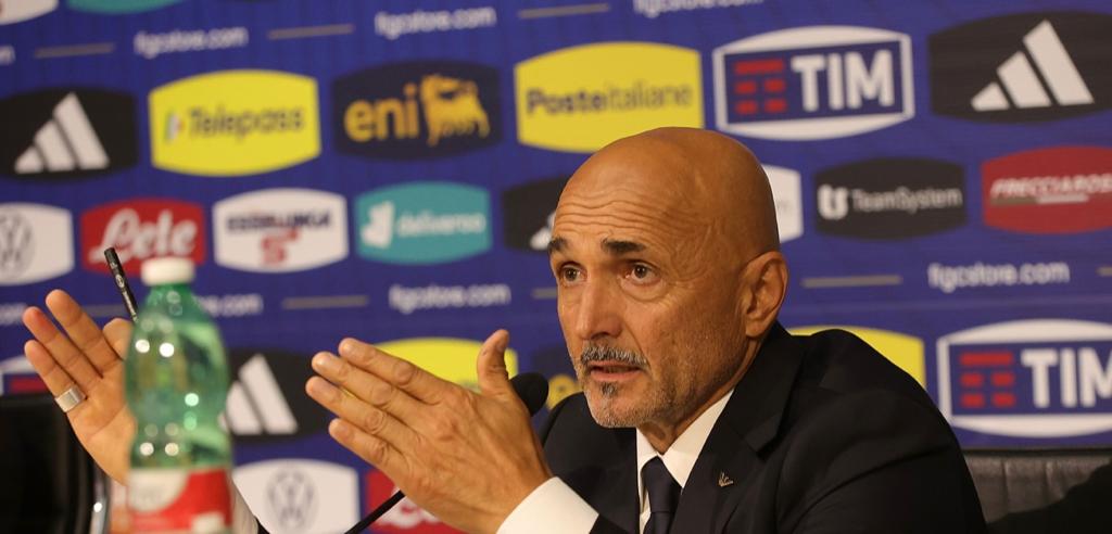 Spalletti durante una conferenza stampa da neo ct dell'Italia.